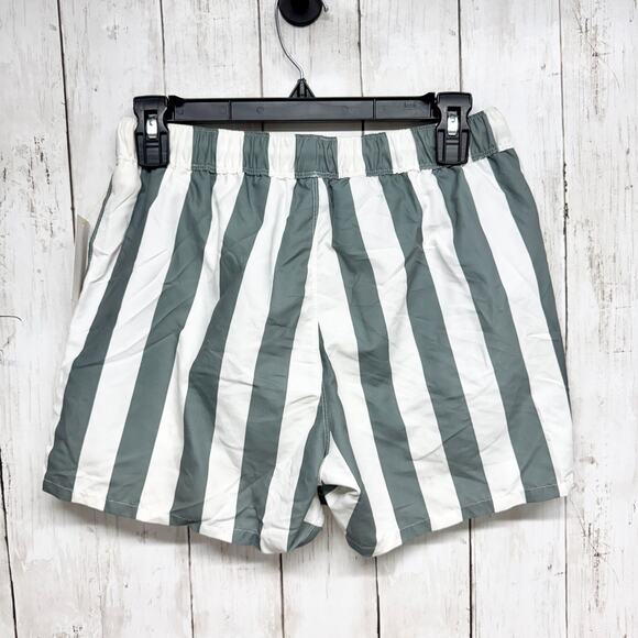 ASOS Short Women Size 2XS To Fit Waist 28" Green Cream Stripe Pull On Shorts - Picture 1 of 6